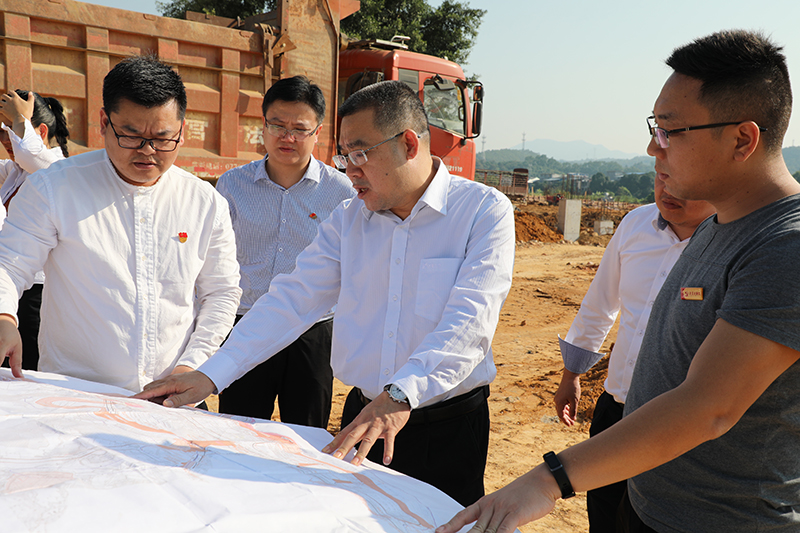 黄源东到领导班子建设 巩固提升年活动决战决胜项目——东笋片区 环境综合整治工程项目调研